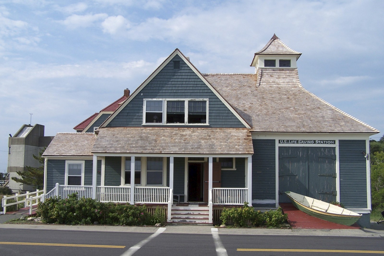 Cedar-sided coastal cottage — photo courtesy of the Cedar Shake & Shingle Bureau