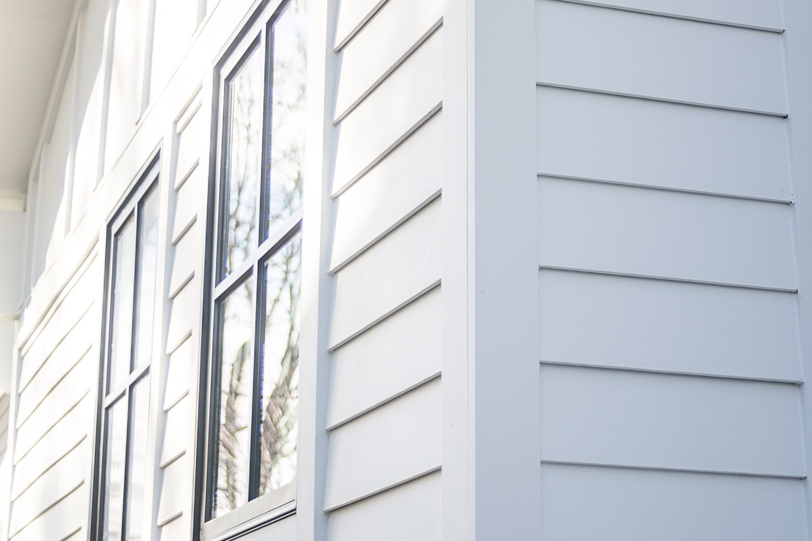 LP SmartSide trim and lap at a crisp white corner — product photography courtesy of LP Building Solutions