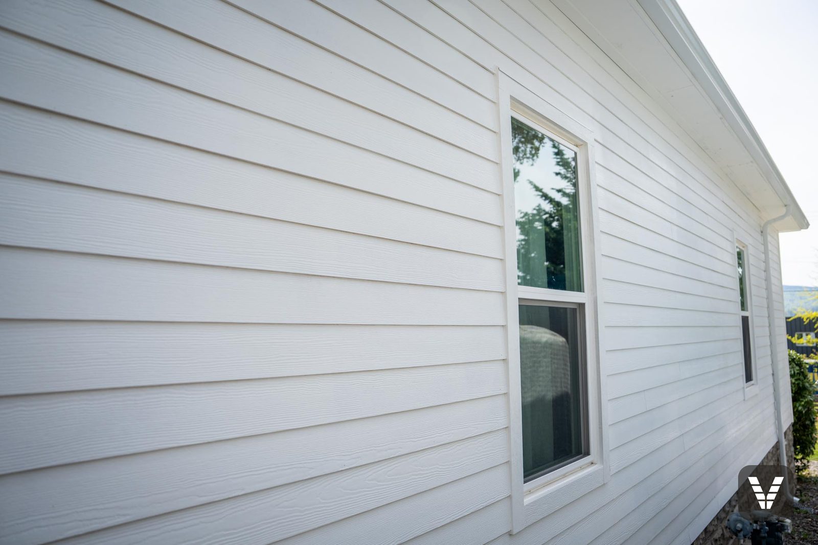 The long wall — Cedarmill texture at the narrow reveal, freshly painted