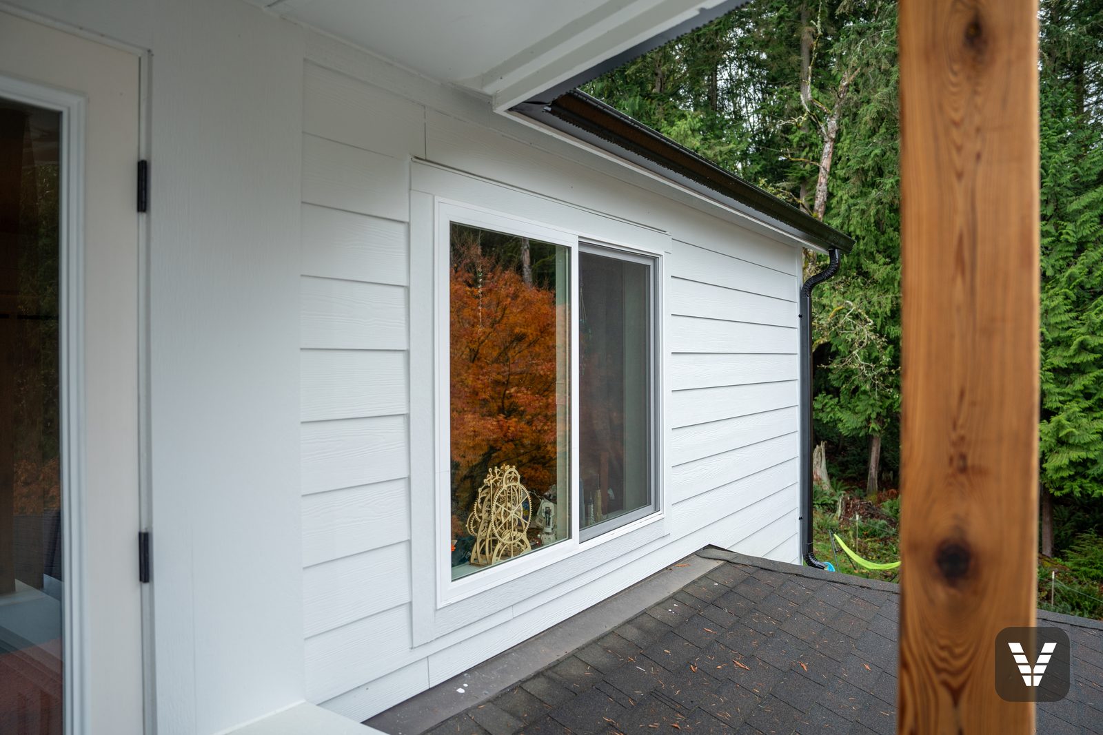 New Milgard Trinsic V300 window set in fresh Arctic White HardiePlank lap, Bellingham