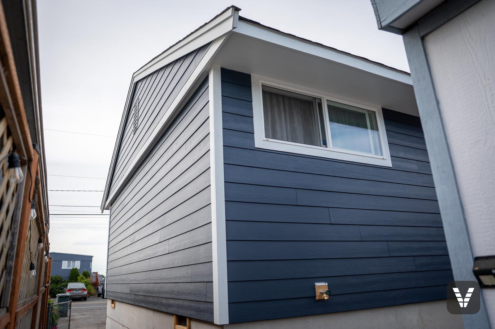 Rear corner and gable in Deep Ocean