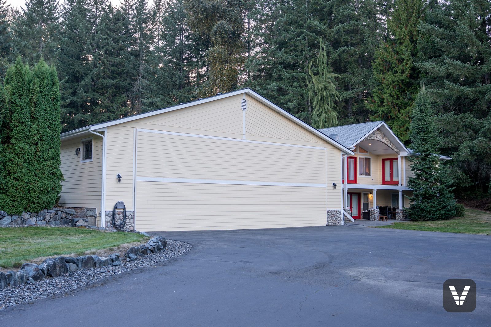 The hangar and entry from the driveway — Siding & Window Vault project in Lake Stevens, WA